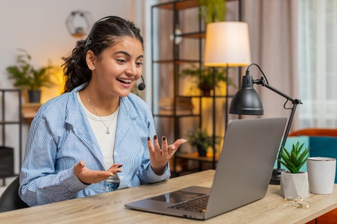 Global HR manager discussing the average salary in Namibia