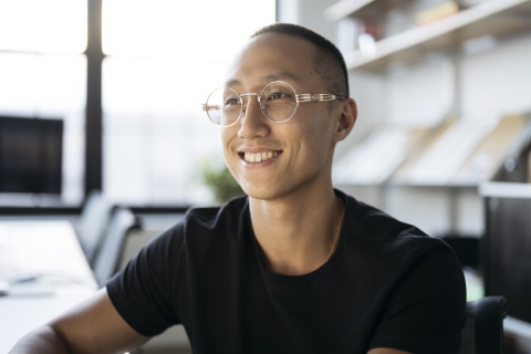 Global HR manager thinking about the average salary in Guam