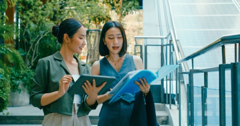 Global HR managers discussing the business culture in Puerto Rico