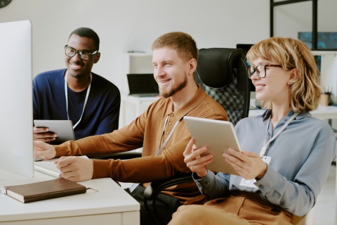 Global HR team researching how to outsource business intelligence analysts