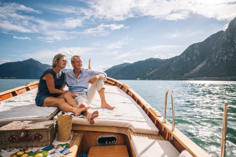 Couple on a boat on a lake enjoying Switzerland’s public holidays