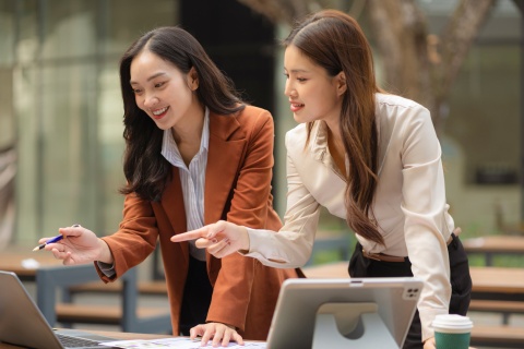 Global HR team discussing how to outsource frontend developers