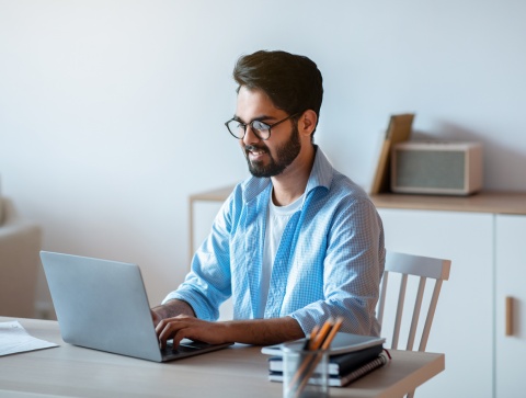 Global HR manager researching how to outsource full-stack engineers