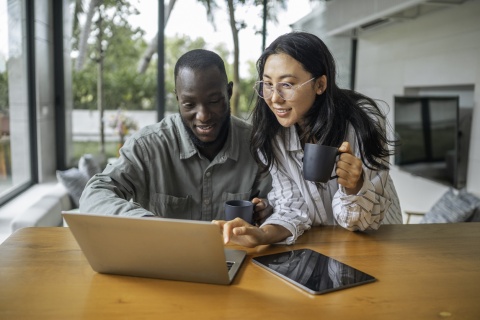 Smiling women and a jovial man discuss payroll taxes in Reunion Island